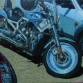 Sardynia-Porto Cervo-parking z błękitno-srebrnym Harley-Davidsonem i Fordem K, akryl,płótno,70x100,2008